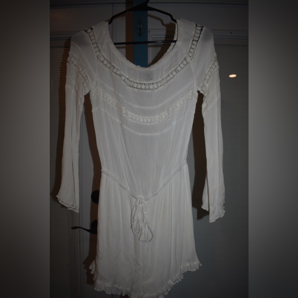 Rue 21 White Long Sleeve Romper